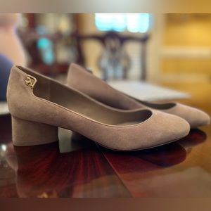 Tory Burch Elizabeth pump. Never worn but no box. Size 9.5. Offers accepted!